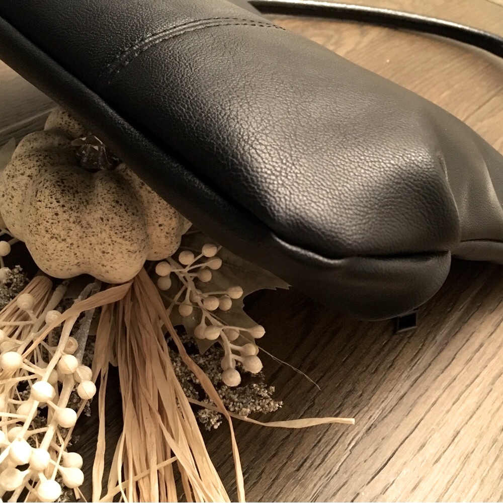 LIZ CLAIBORNE HANDBAG - Picture 13 of 16